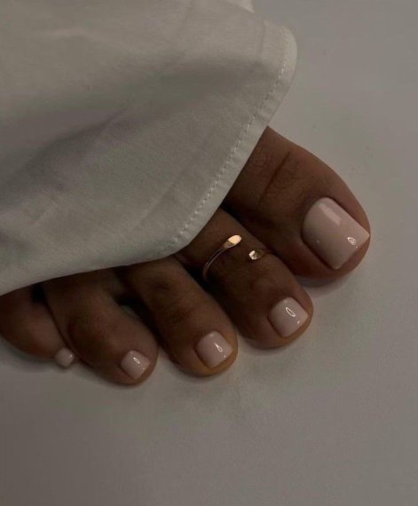 modny-pedicure-na-lato-2026-10