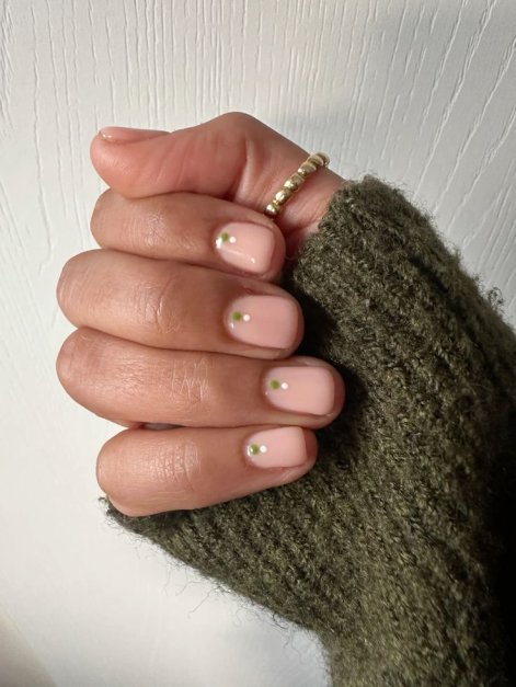 polka-dot-nails-inspiracje-na-lato-2026-3