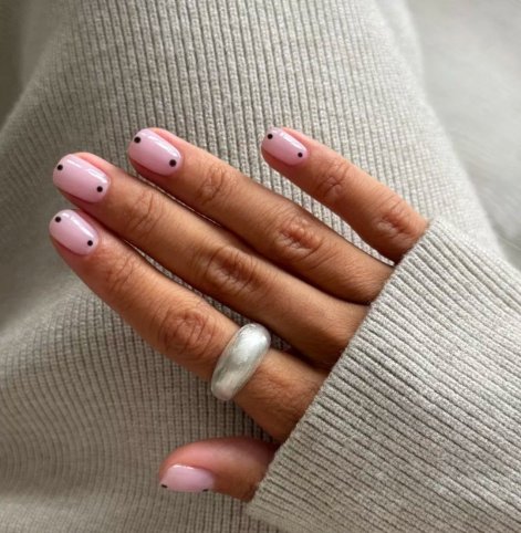 polka-dot-nails-inspiracje-na-lato-2026-5