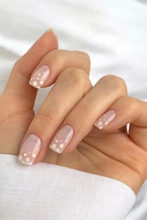 polka-dot-nails-inspiracje-na-lato-2026-6