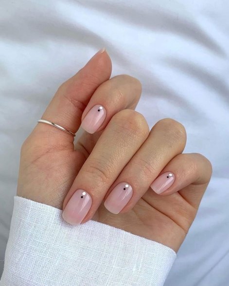 polka-dot-nails-inspiracje-na-lato-2026-16