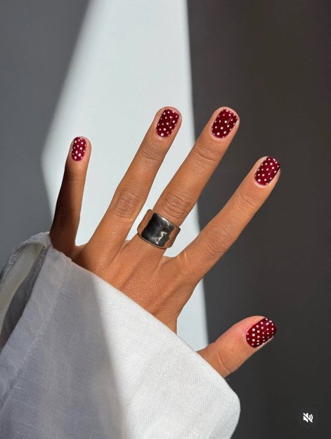 polka-dot-nails-inspiracje-na-lato-2026-22