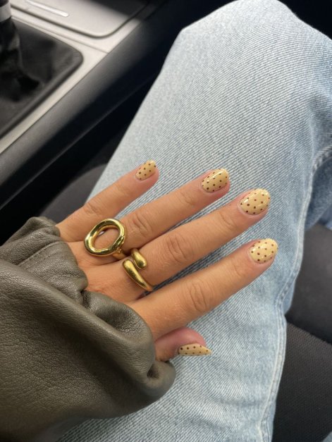 polka-dot-nails-inspiracje-na-lato-2026-26