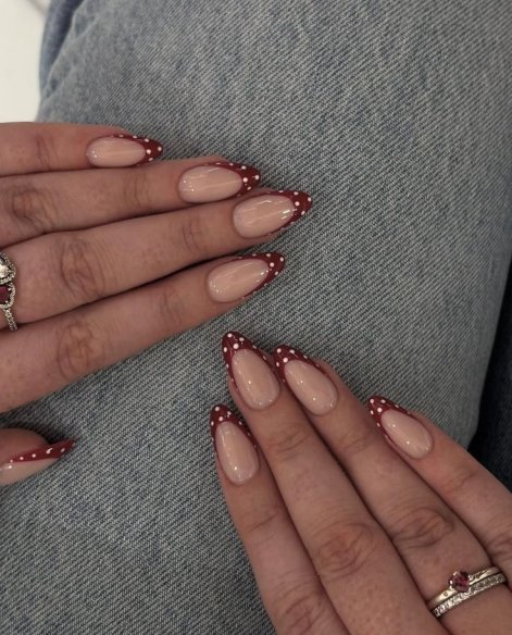 polka-dot-nails-inspiracje-na-lato-2026-30