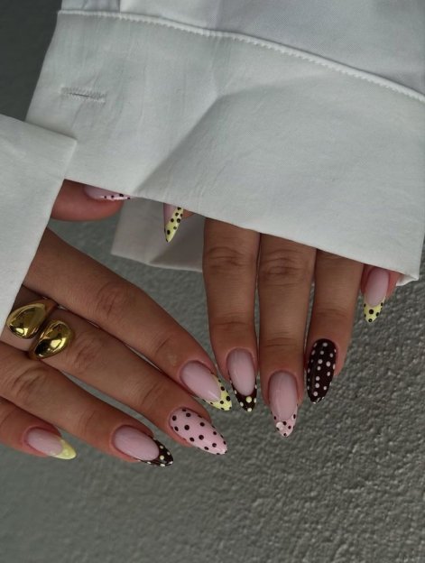 polka-dot-nails-inspiracje-na-lato-2026-31