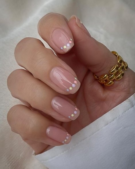 polka-dot-nails-inspiracje-na-lato-2026-36