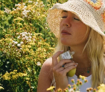 Perfumy wnbsp;żelu, sztyfcie inbsp;olejku. 8 trwałych zapachów wnbsp;praktycznej formie nanbsp;lato