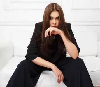 Potrafią regulować emocje. Odporne psychicznie kobiety te 6 rzeczy robią inaczej