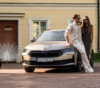 Škoda Octavia – 30 lat, wiele dróg. Odwiedzamy jeden znbsp;najpiękniejszych pałaców wnbsp;Polsce