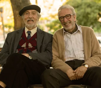 Dwóch seniorów, jedna ławka – ten film skrywa więcej emocji, niż się wydaje