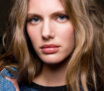 Clear blush stał się hitem sieci. Uwagę przyciąga nietypowa konsystencja