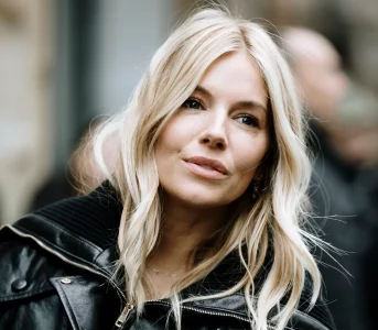 8 kosmetyków, które chronią włosy blond przed utratą koloru. Polecił mi je fryzjer