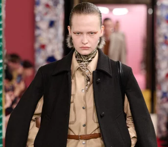 Contrasting neckline to nowy trik stylistów nanbsp;warstwowe stylizacje znbsp;golfem