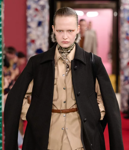 Contrasting neckline to nowy trik stylistów nanbsp;warstwowe stylizacje znbsp;golfem