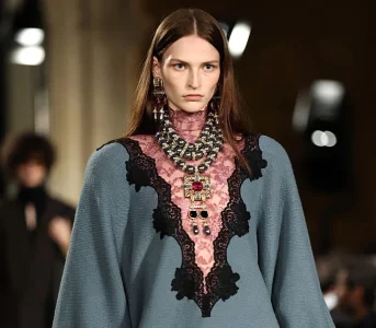 4 dodatki inspirowane nową kolekcją Valentino, które odmienią jesienne stylizacje