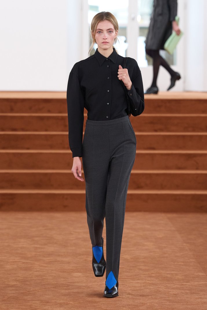 legginsy-stirrup-trendy-jesień-zima-2026-Jil Sander F26 015