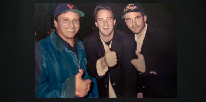 The_One_About_Matthew_Perry_n_S1_E1_00_02_21_21 (1)