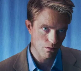 Dziennikarz, którego zagrał Robert Pattinson, komentuje film. Warto iść donbsp;kina?